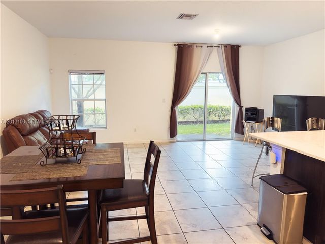 4009 NW 11th Dr, Lauderhill, FL 33313