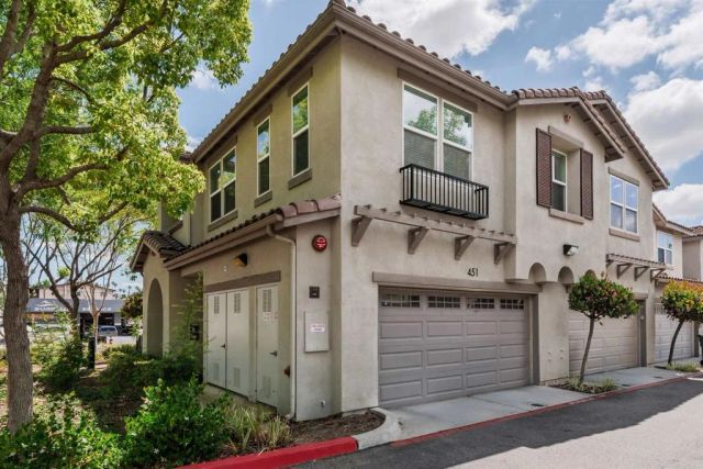 451 Avenida De La Luna, Vista, CA 92083