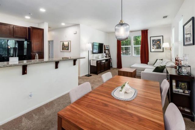 451 Avenida De La Luna, Vista, CA 92083