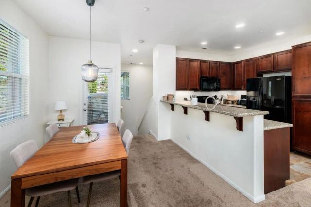 451 Avenida De La Luna, Vista, CA 92083