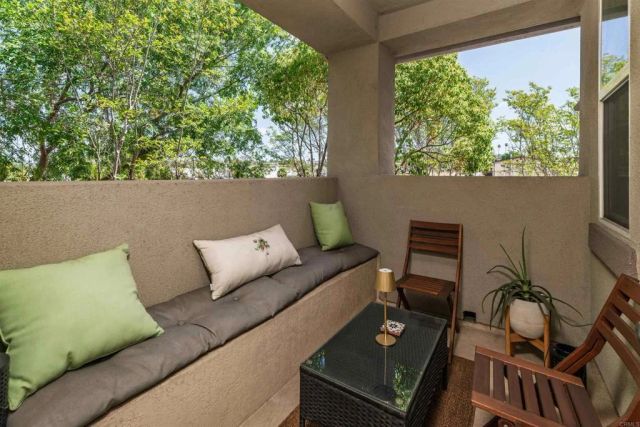 451 Avenida De La Luna, Vista, CA 92083