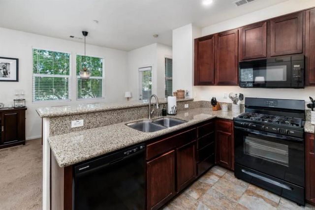 451 Avenida De La Luna, Vista, CA 92083