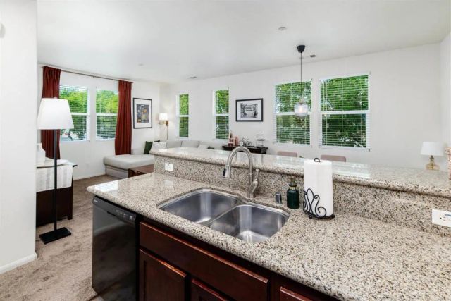 451 Avenida De La Luna, Vista, CA 92083