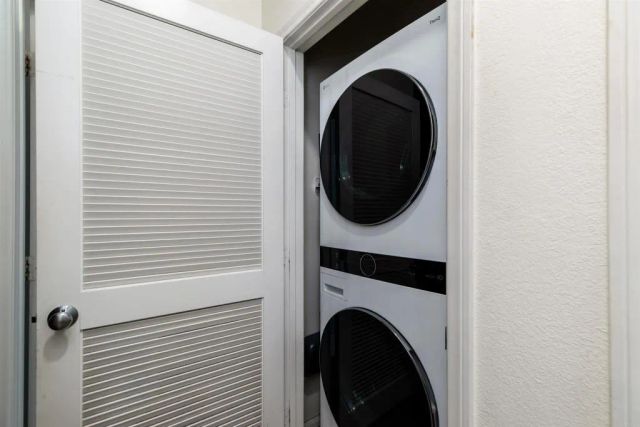 451 Avenida De La Luna, Vista, CA 92083