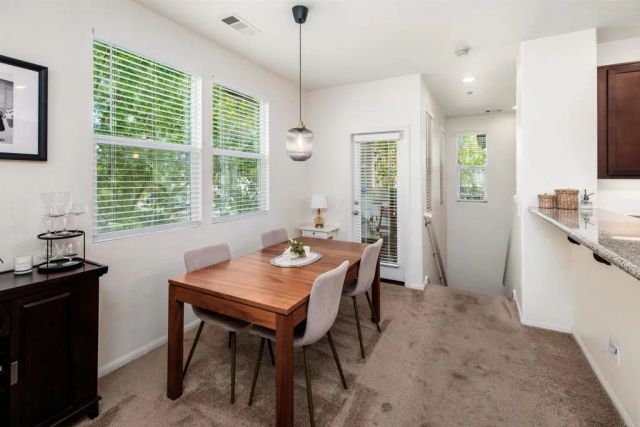 451 Avenida De La Luna, Vista, CA 92083