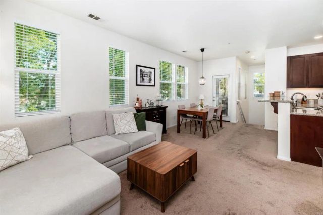 451 Avenida De La Luna, Vista, CA 92083