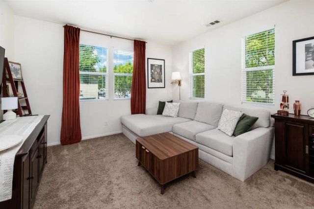 451 Avenida De La Luna, Vista, CA 92083