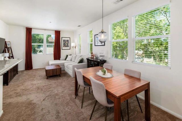 451 Avenida De La Luna, Vista, CA 92083