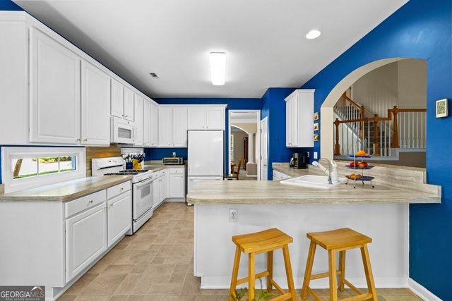 140 Lakeside Court, Fayetteville, GA 30214