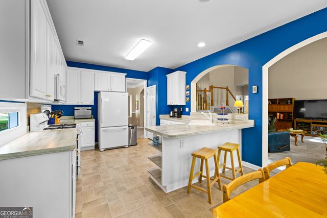 140 Lakeside Court, Fayetteville, GA 30214