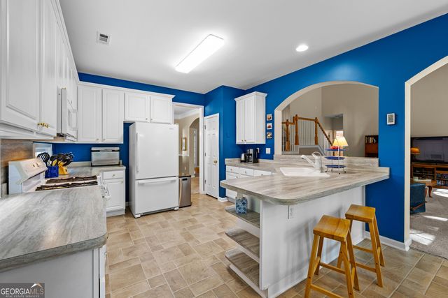 140 Lakeside Court, Fayetteville, GA 30214