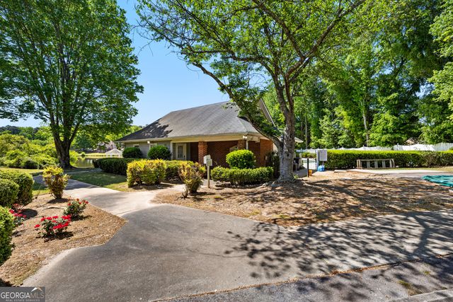 140 Lakeside Court, Fayetteville, GA 30214