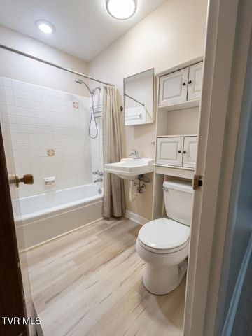 3504 Rustic Hills Drive, Kingsport, TN 37660