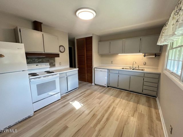 3504 Rustic Hills Drive, Kingsport, TN 37660