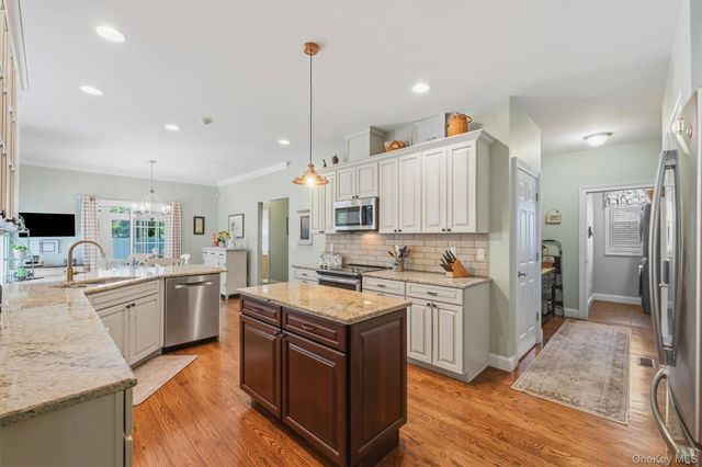 35 Briarwood Lane, New Windsor, NY 12553