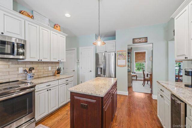 35 Briarwood Lane, New Windsor, NY 12553
