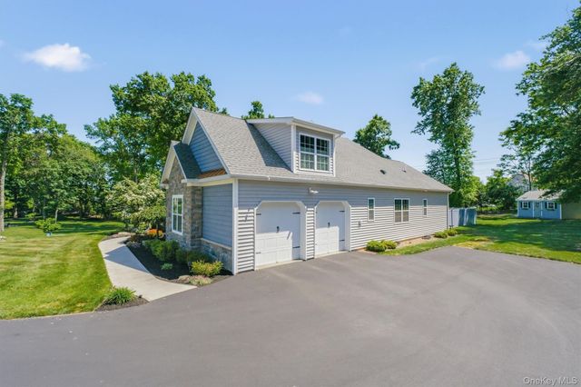 35 Briarwood Lane, New Windsor, NY 12553