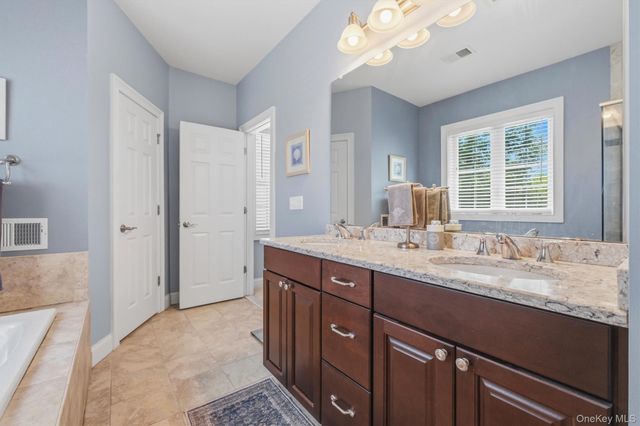 35 Briarwood Lane, New Windsor, NY 12553