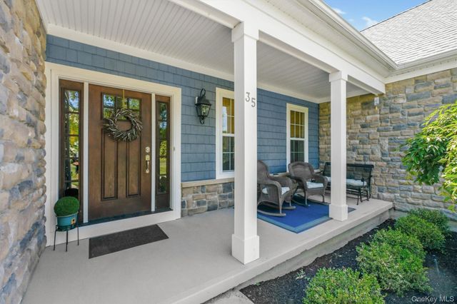35 Briarwood Lane, New Windsor, NY 12553