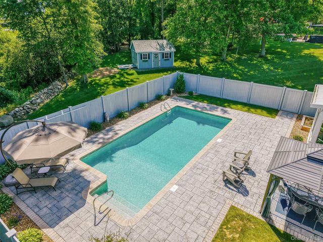 35 Briarwood Lane, New Windsor, NY 12553