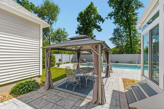 35 Briarwood Lane, New Windsor, NY 12553