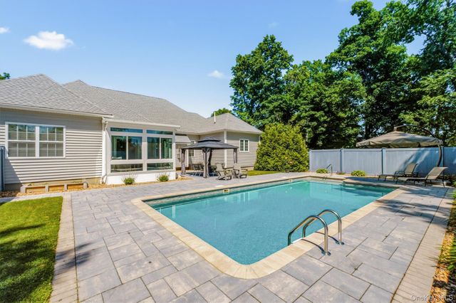 35 Briarwood Lane, New Windsor, NY 12553