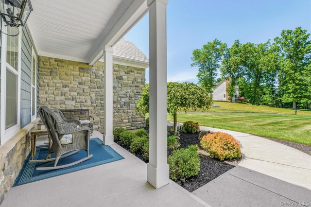 35 Briarwood Lane, New Windsor, NY 12553