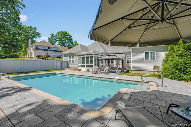35 Briarwood Lane, New Windsor, NY 12553