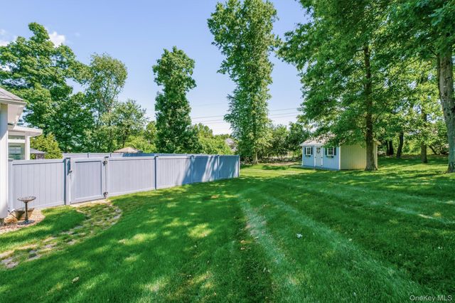 35 Briarwood Lane, New Windsor, NY 12553
