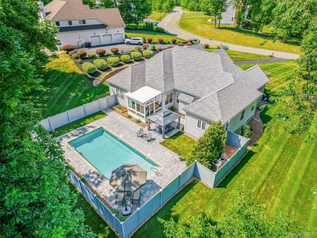 35 Briarwood Lane, New Windsor, NY 12553