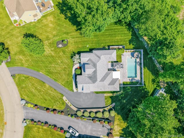 35 Briarwood Lane, New Windsor, NY 12553