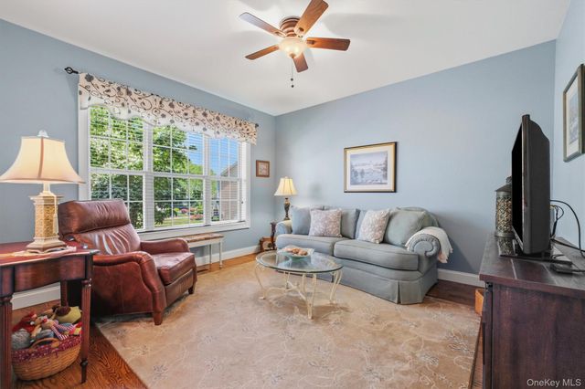 35 Briarwood Lane, New Windsor, NY 12553