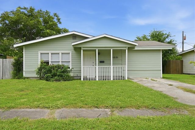 1221 Bernice Dr, Corpus Christi, TX 78412
