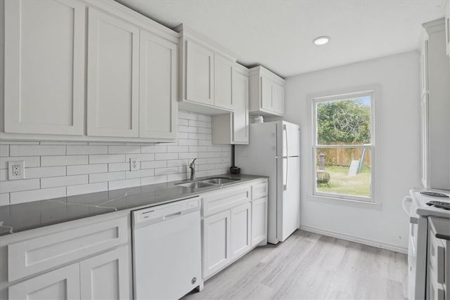 1221 Bernice Dr, Corpus Christi, TX 78412