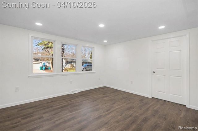 211 Cardinal Street, Commerce Twp, MI 48382