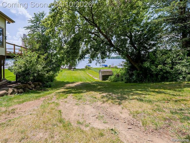 211 Cardinal Street, Commerce Twp, MI 48382