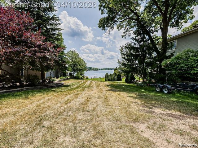 211 Cardinal Street, Commerce Twp, MI 48382