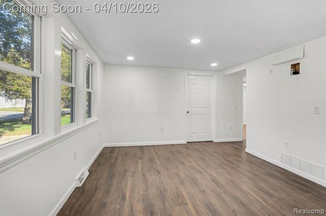 211 Cardinal Street, Commerce Twp, MI 48382