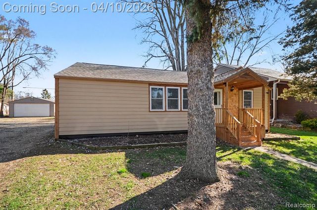 211 Cardinal Street, Commerce Twp, MI 48382