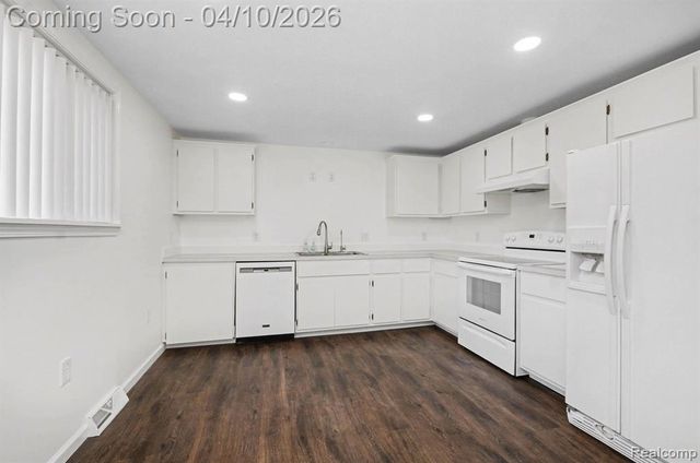 211 Cardinal Street, Commerce Twp, MI 48382