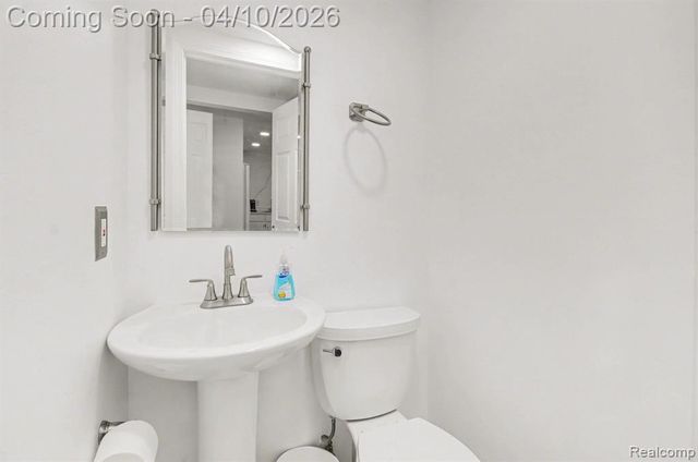 211 Cardinal Street, Commerce Twp, MI 48382