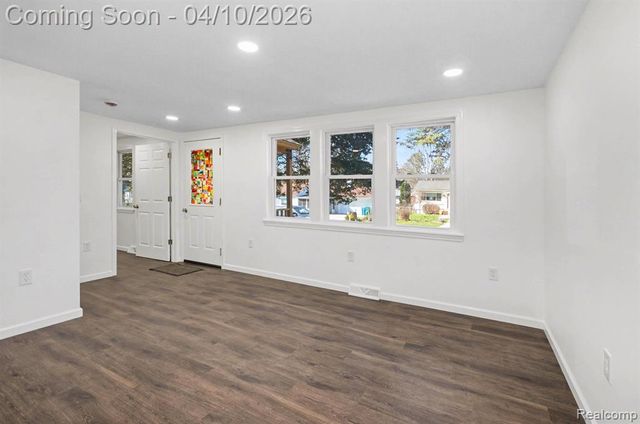 211 Cardinal Street, Commerce Twp, MI 48382