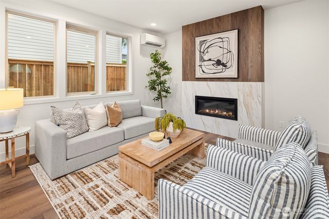 639 18th Avenue W, Kirkland, WA 98033