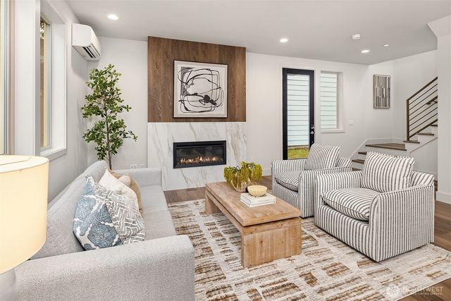 639 18th Avenue W, Kirkland, WA 98033