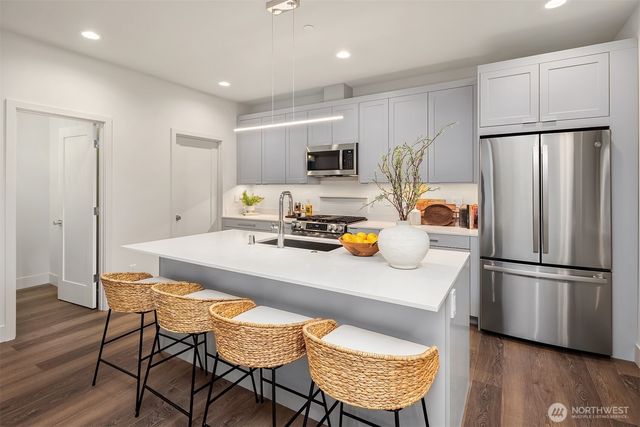 639 18th Avenue W, Kirkland, WA 98033