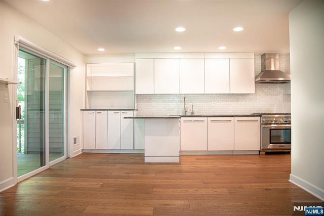 23 Lakeview Drive, Old Tappan, NJ 07675