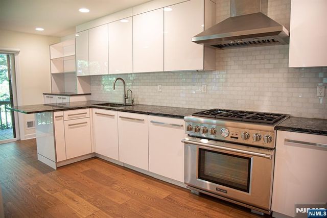 23 Lakeview Drive, Old Tappan, NJ 07675