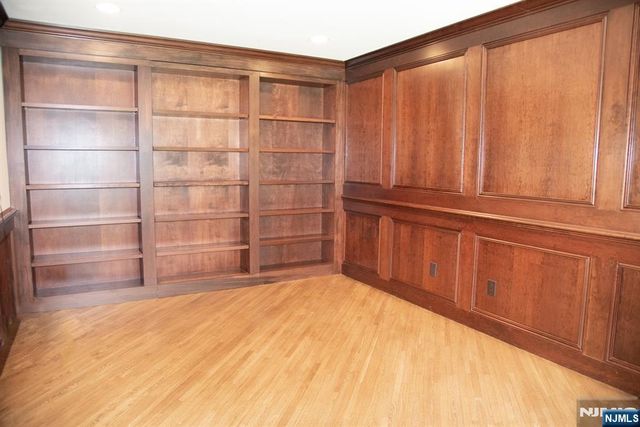 23 Lakeview Drive, Old Tappan, NJ 07675