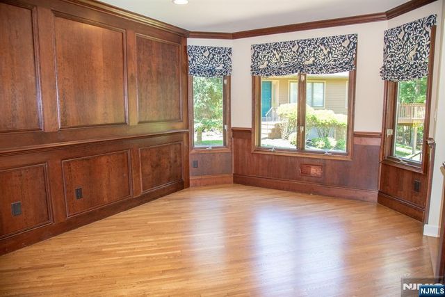 23 Lakeview Drive, Old Tappan, NJ 07675