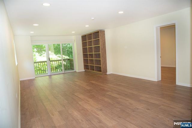 23 Lakeview Drive, Old Tappan, NJ 07675